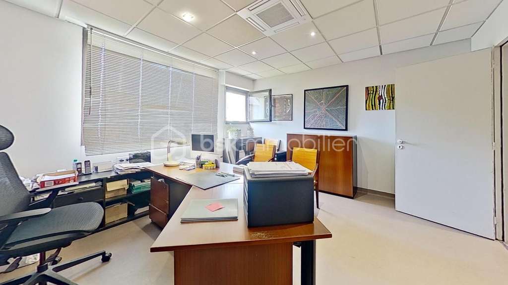 AV bureaux 162m² au 1er étage à Brive-la-Gaillarde
