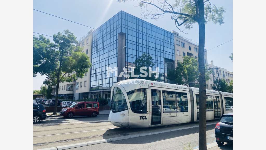 A louer bureaux de 170m² divisibles à Bron (69500)