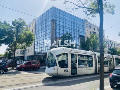 A louer bureaux de 170m² divisibles à Bron (69500)