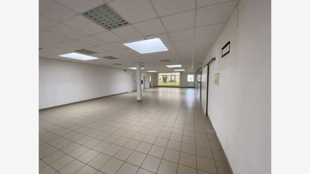 Vente local d'activité 405m² en ZFRR à Brou