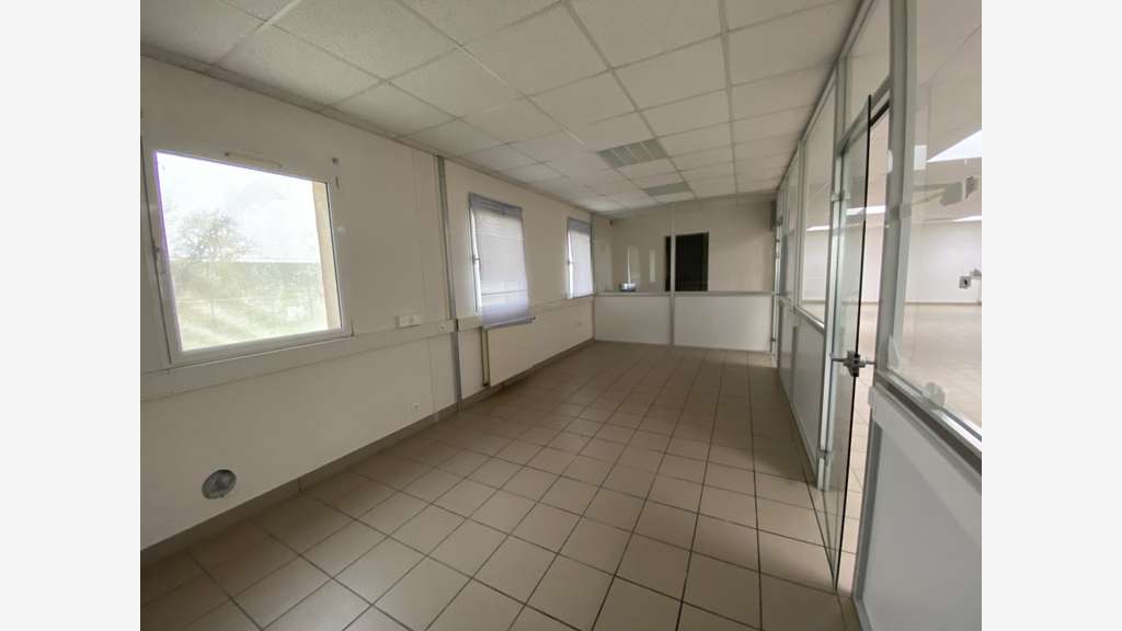 Vente local d'activité 405m² en ZFRR à Brou
