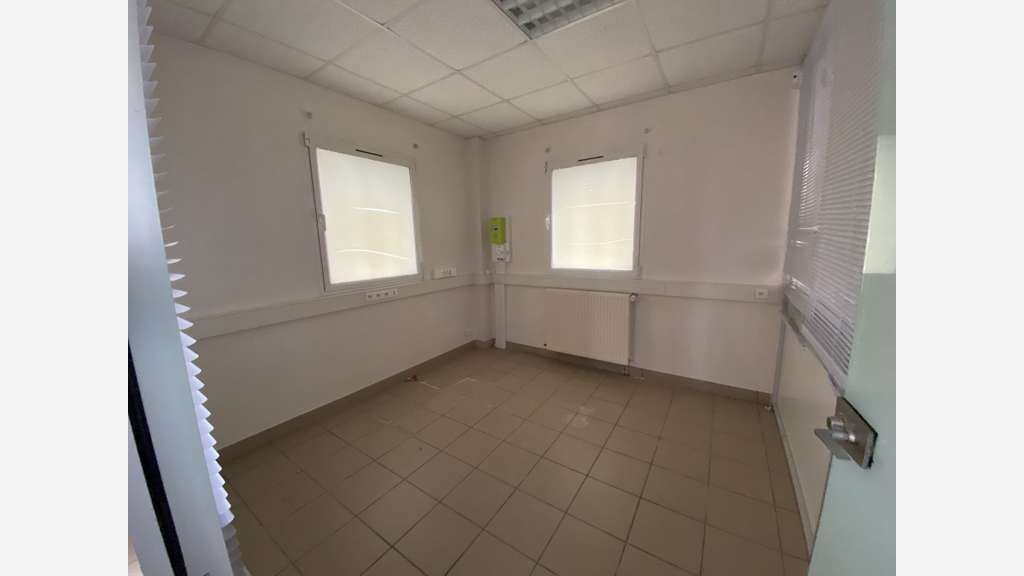 Vente local d'activité 405m² en ZFRR à Brou