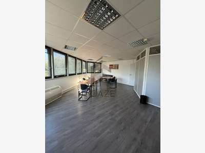 Opportunité bureaux 140m² R+1 à vendre à Bruges