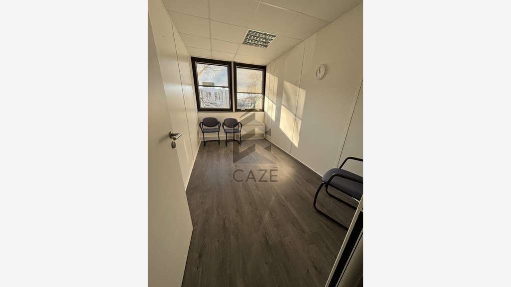 Opportunité bureaux 140m² R+1 à vendre à Bruges