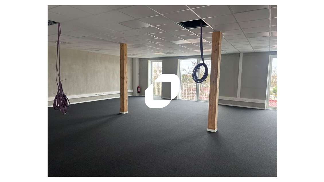 Vente Bureaux 2477m² Bruges