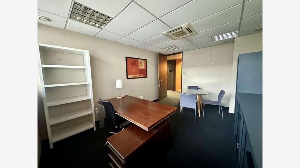 Vente bureau de 16m² au 2ème étage à Bruges