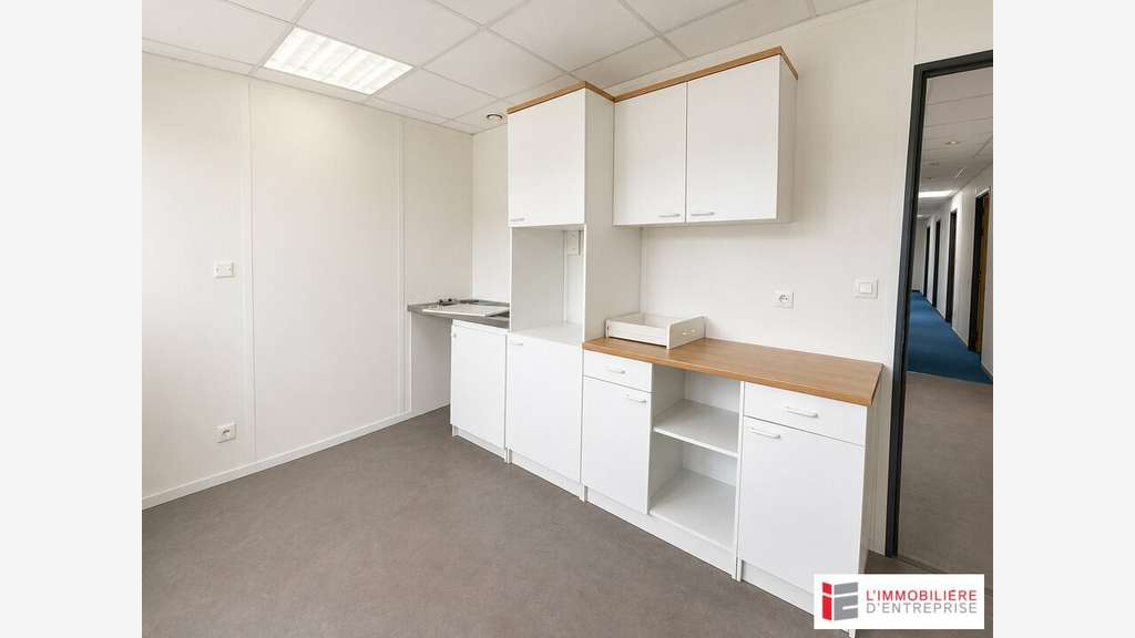 Bureaux 393m² à vendre en  zone tertiaire à Bruz