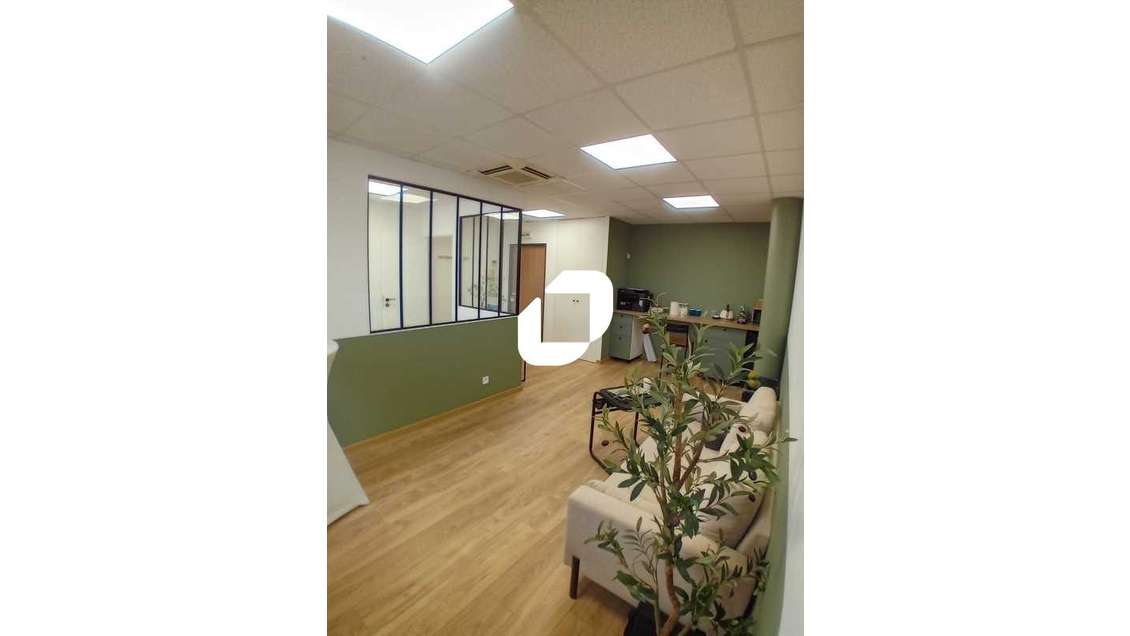 Vente Bureaux 64m² Bussy saint georges