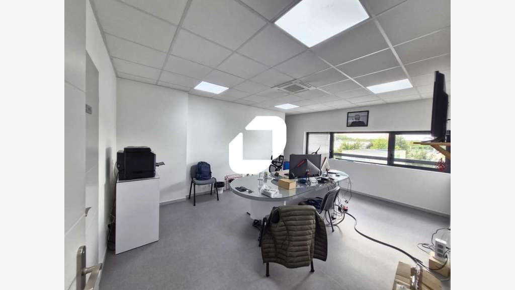 Vente Bureaux 102m² Bussy saint georges