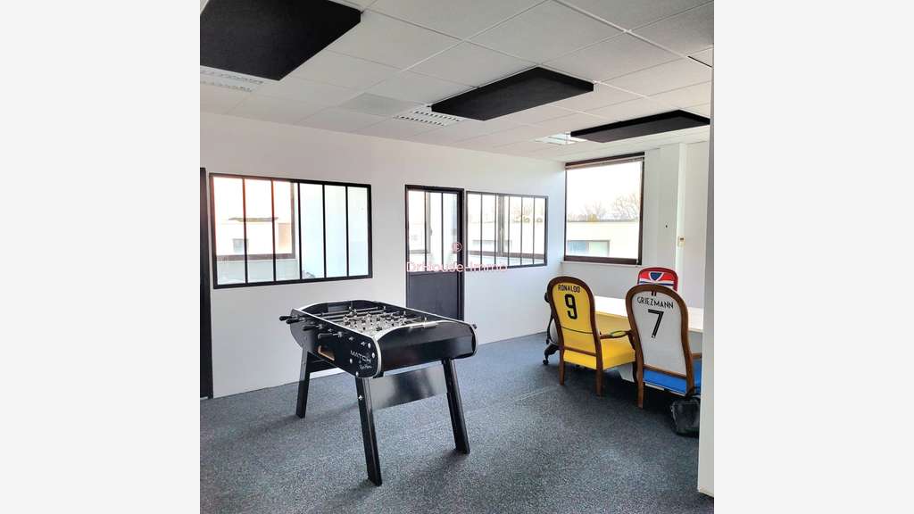 Bureaux 76 M2 zone Actipôle cailloux sur fontaine