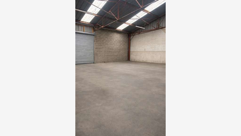 Entrepôt 539m² à vendre proche de Cambrai