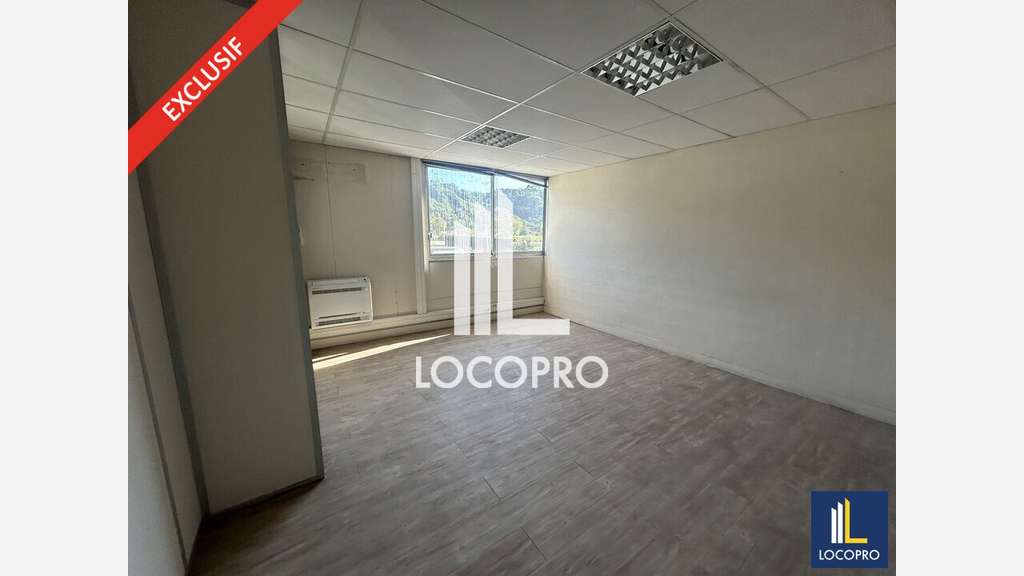 Vente bureaux 555m² en début de la ZI de Carros