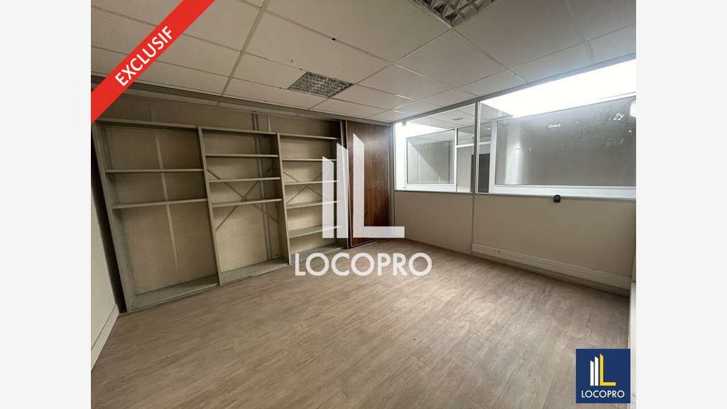 Vente bureaux 555m² en début de la ZI de Carros