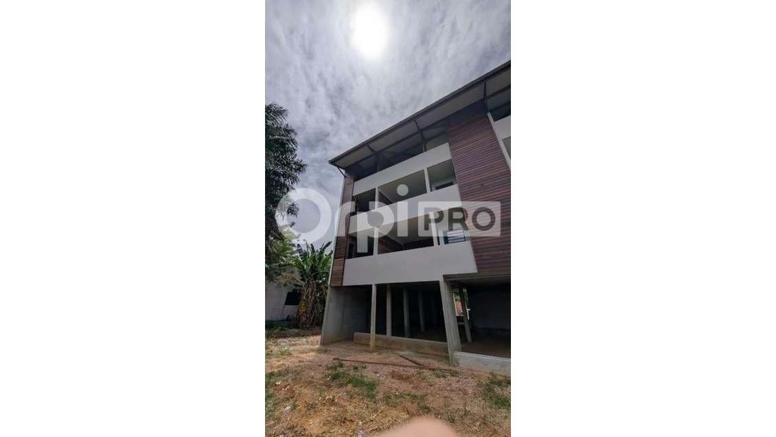 Bureau de 96m² à vendre en RDC à Cayenne