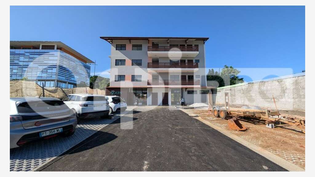 Bureau de 96m² à vendre en RDC à Cayenne