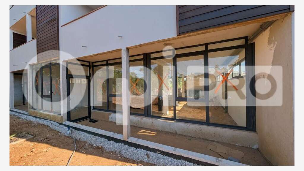 Bureau de 96m² à vendre en RDC à Cayenne