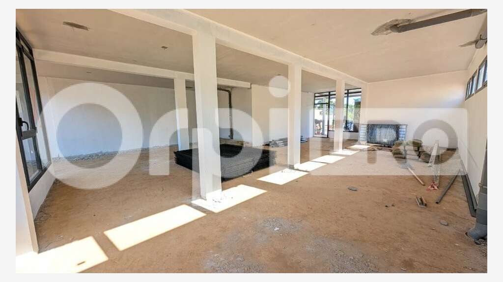 Bureau de 96m² à vendre en RDC à Cayenne