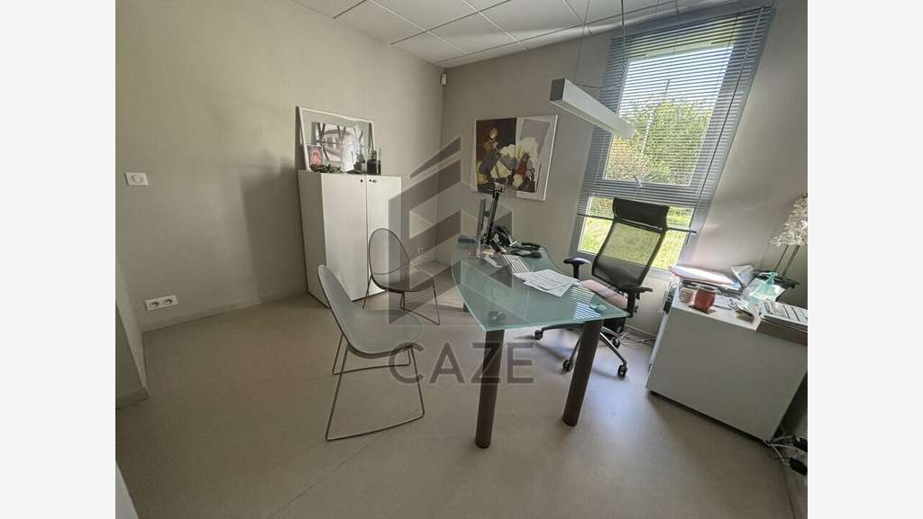 Bureaux 289m² RDC à vendre à Cenon