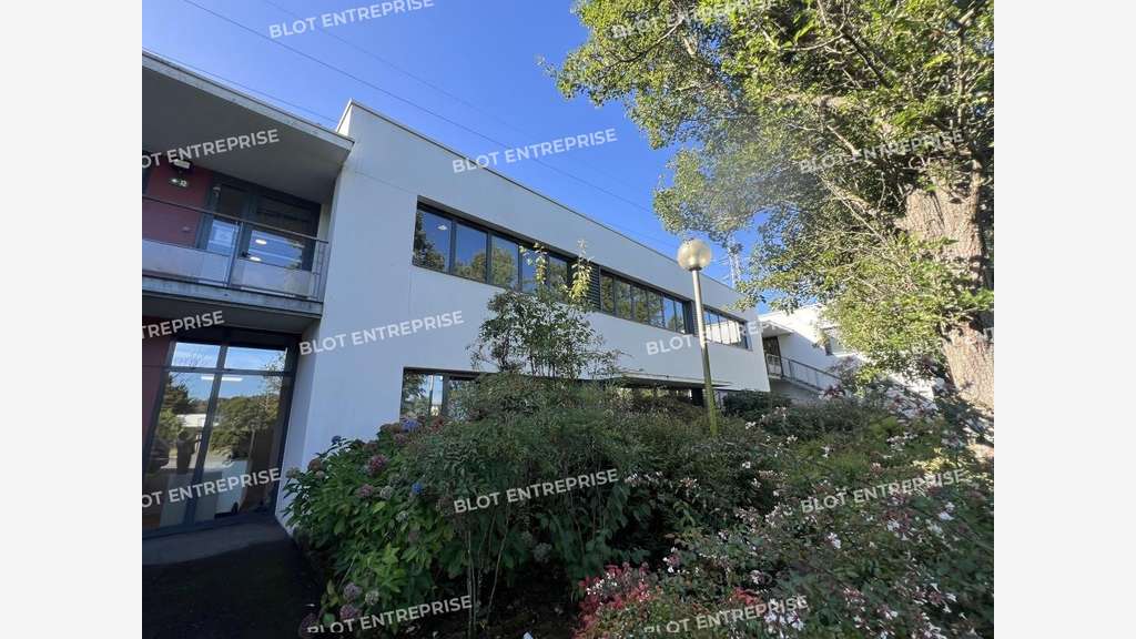 À vendre bureaux 850m² R+1 à Cesson-Sévigné