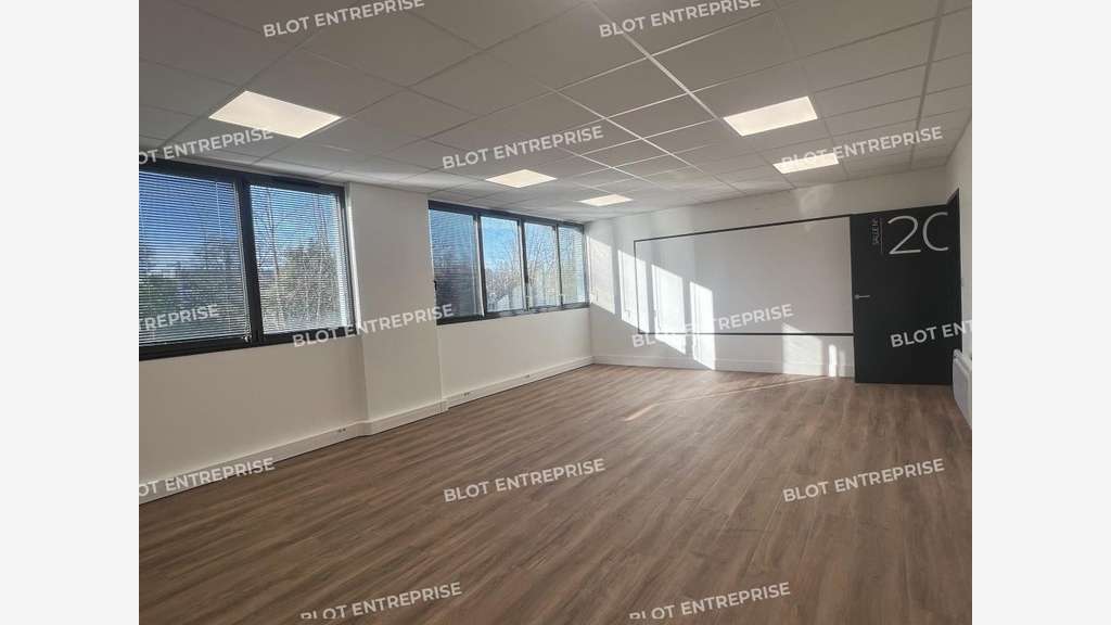 À vendre bureaux 850m² R+1 à Cesson-Sévigné