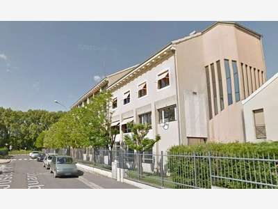 À vendre bureaux de 2 350m² à Châlons en Champagne