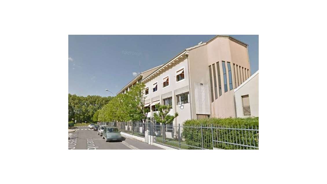 À vendre bureaux de 2 350m² à Châlons en Champagne