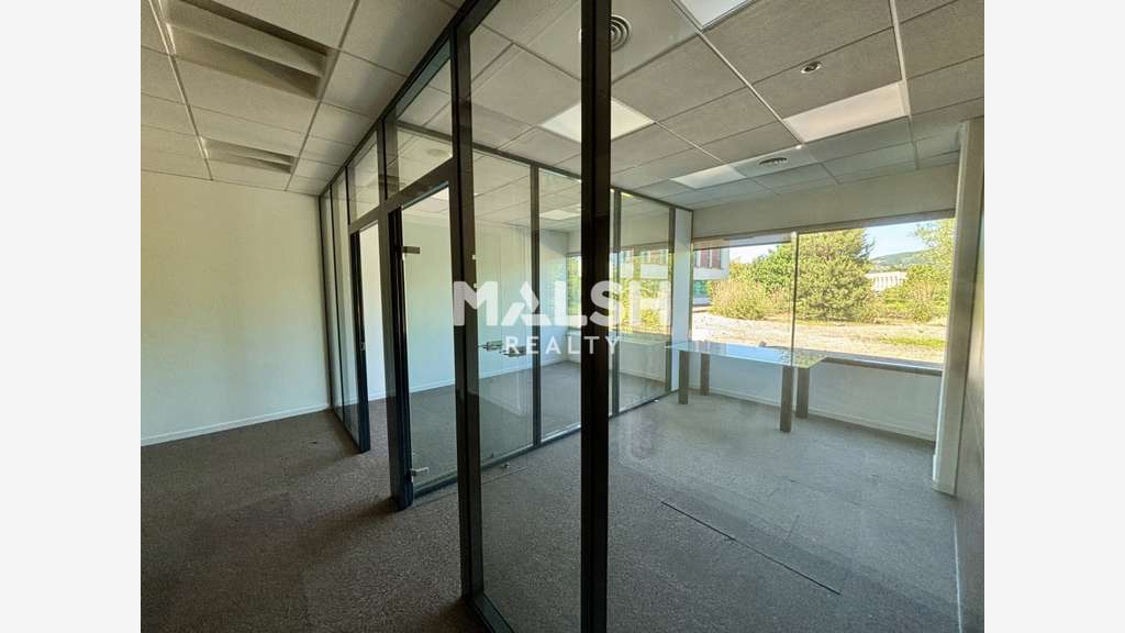 Bureaux à partir de 106m² à Champagne-au-Mont-d'Or