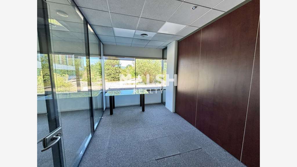 Bureaux à partir de 106m² à Champagne-au-Mont-d'Or