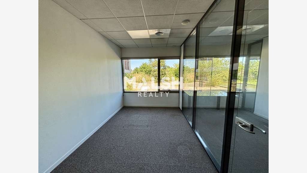 Bureaux à partir de 106m² à Champagne-au-Mont-d'Or