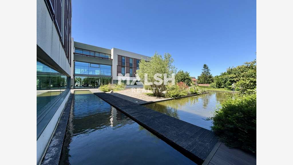 Bureaux à partir de 106m² à Champagne-au-Mont-d'Or