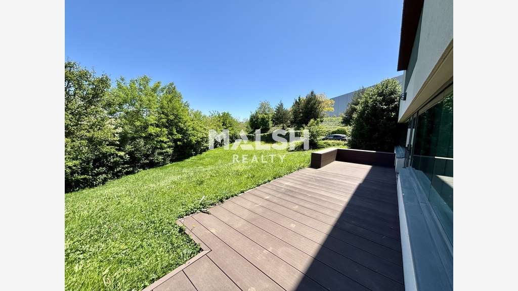 Bureaux à partir de 106m² à Champagne-au-Mont-d'Or