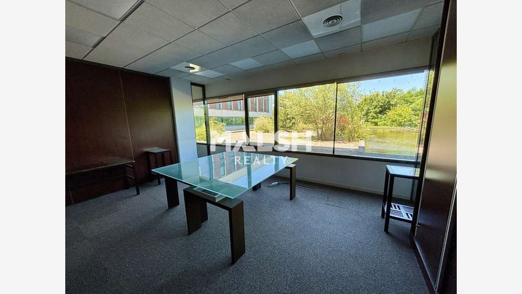 Bureaux à partir de 106m² à Champagne-au-Mont-d'Or