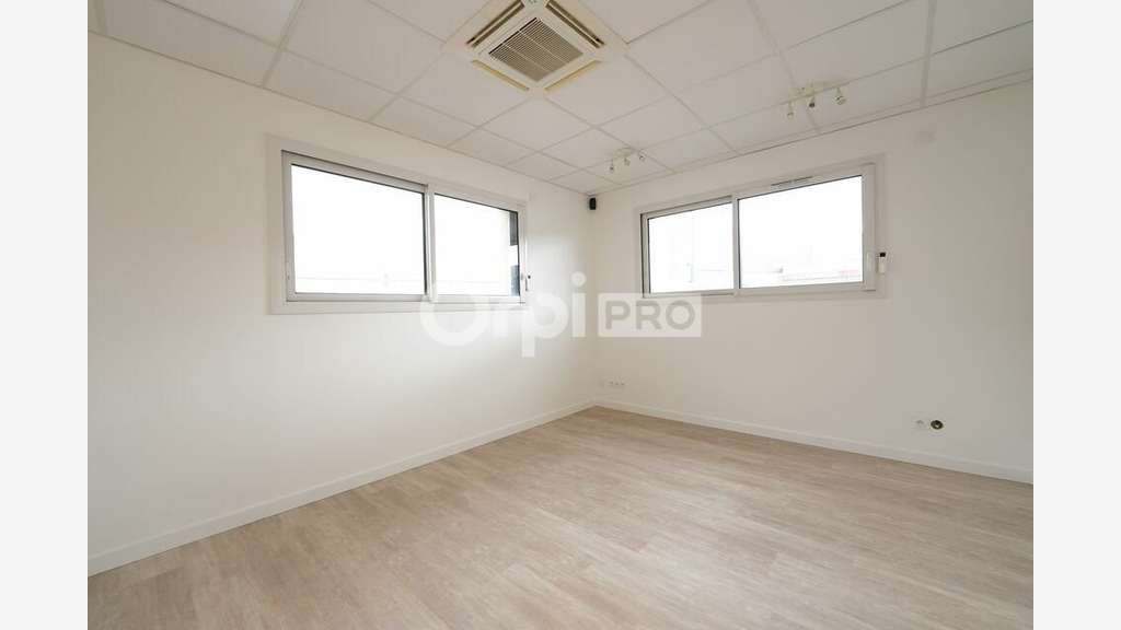 Vente bureaux 1416m² Chaponnay emplac idéal A46