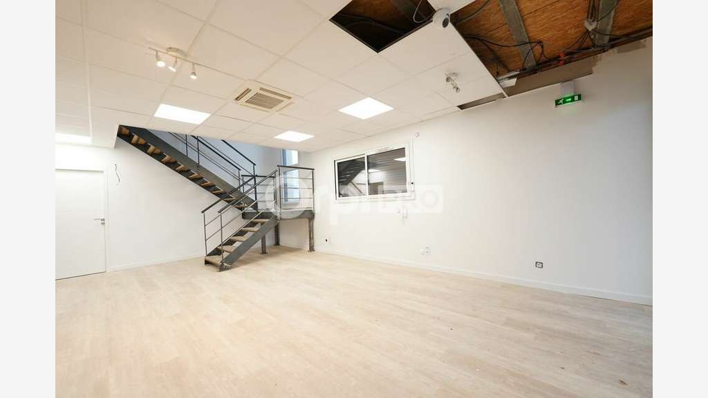 Vente bureaux 1416m² Chaponnay emplac idéal A46