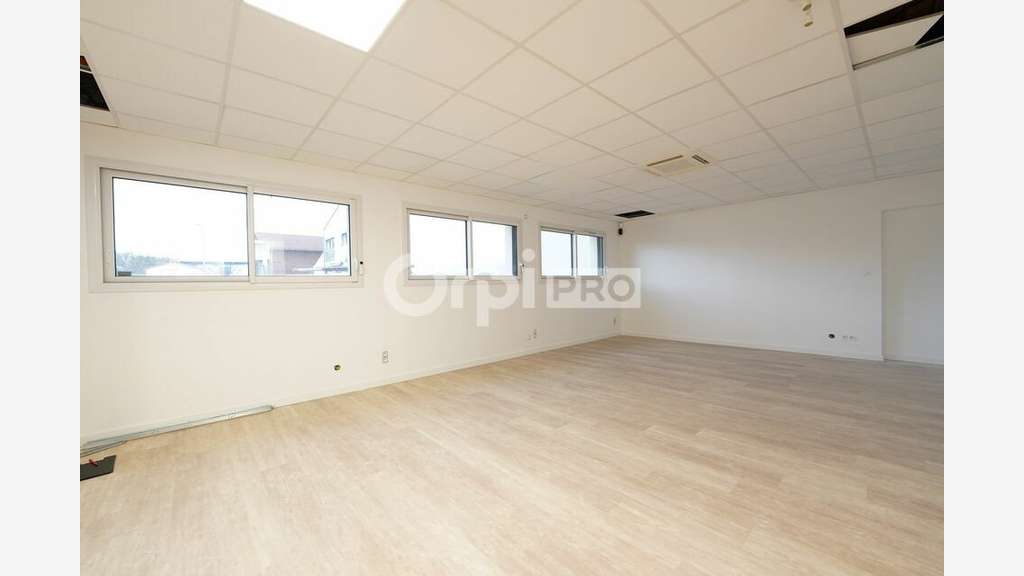 Vente bureaux 1416m² Chaponnay emplac idéal A46