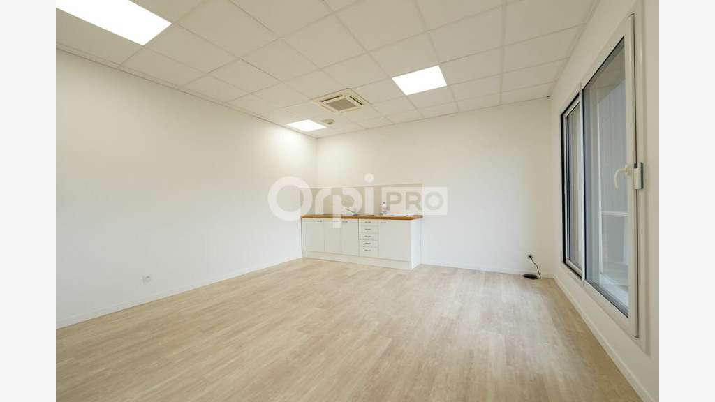 Vente bureaux 1416m² Chaponnay emplac idéal A46