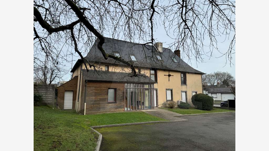 A vendre bureaux RDC à Chartres-de-Bretagne centre
