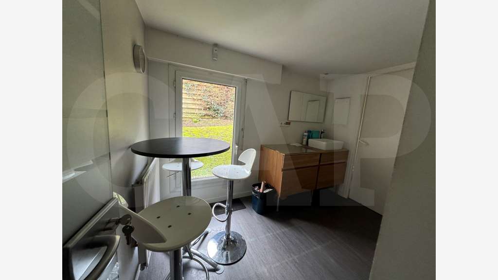 A vendre bureaux RDC à Chartres-de-Bretagne centre