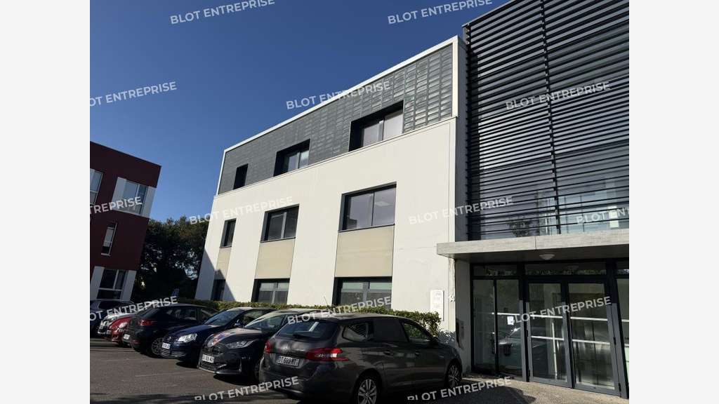 A vendre bureaux 192m² à Chartres de Bretagne