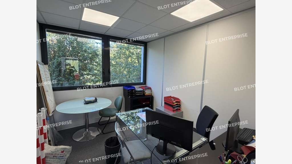 A vendre bureaux 192m² à Chartres de Bretagne