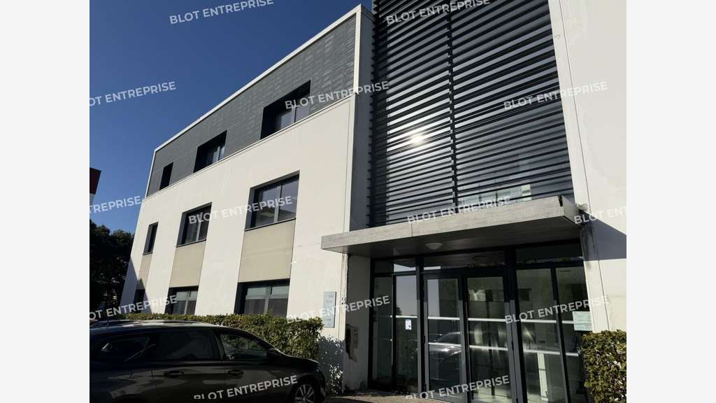 A vendre bureaux 192m² à Chartres de Bretagne