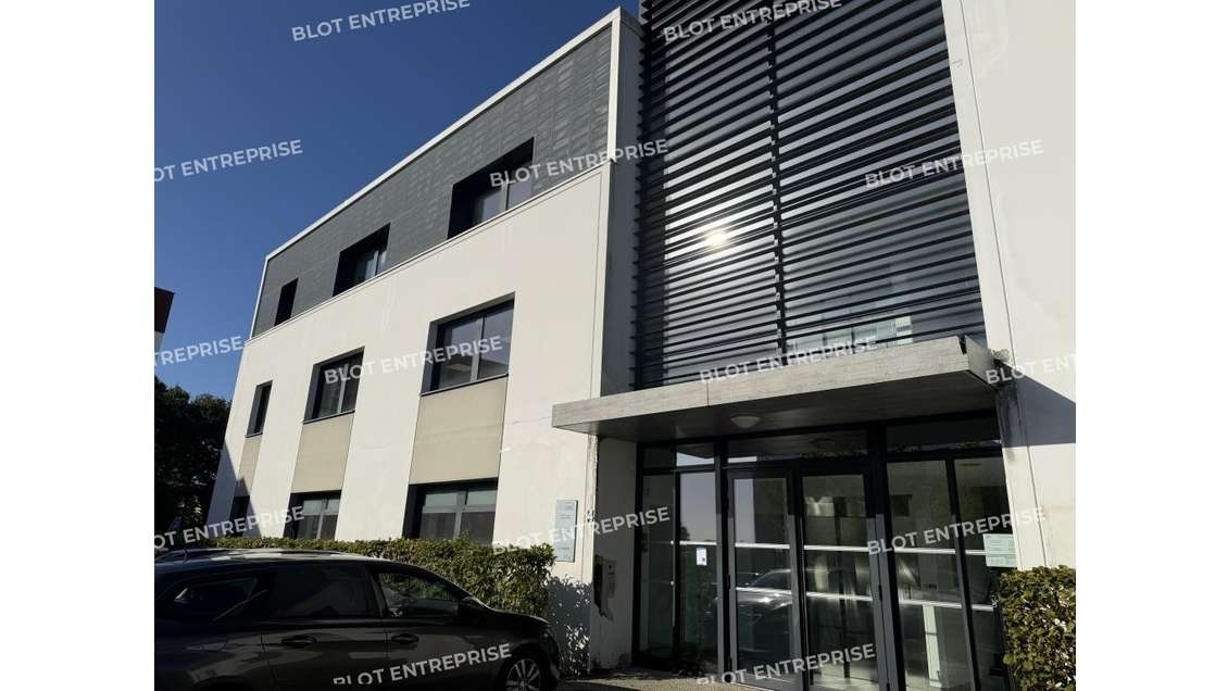 A vendre bureaux 192m² à Chartres de Bretagne