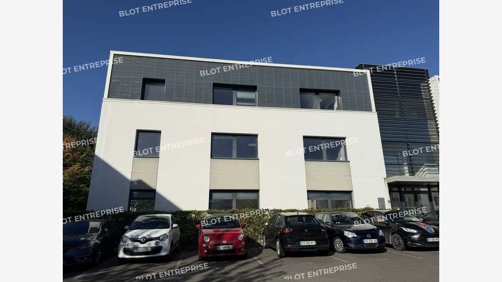 A vendre bureaux 192m² à Chartres de Bretagne