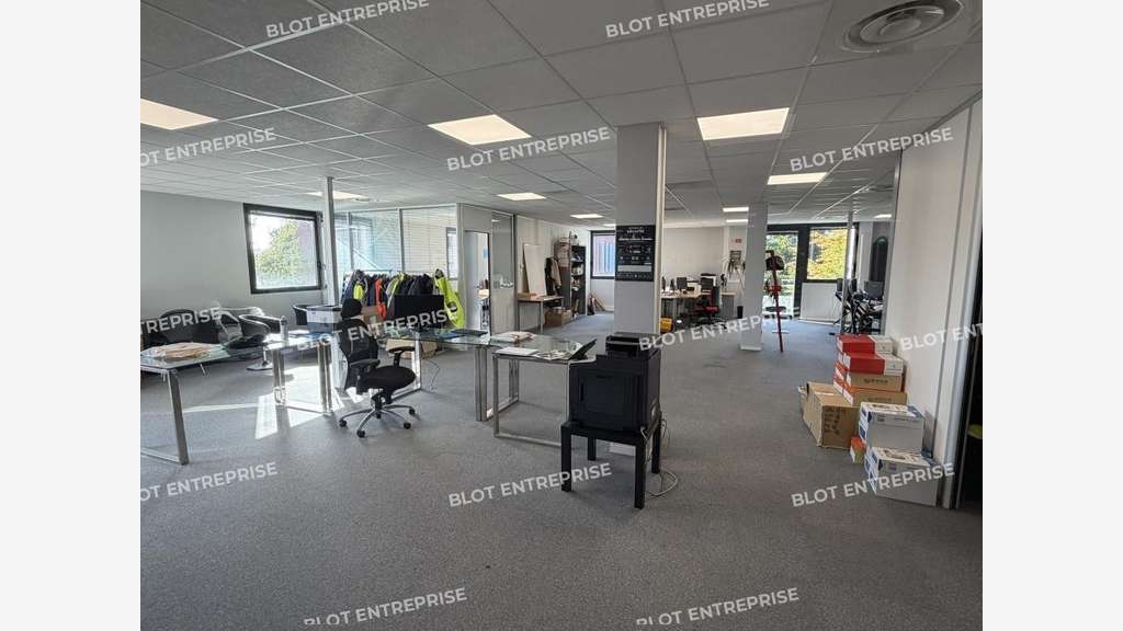 A vendre bureaux 192m² à Chartres de Bretagne