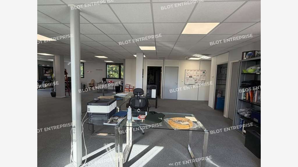 A vendre bureaux 192m² à Chartres de Bretagne