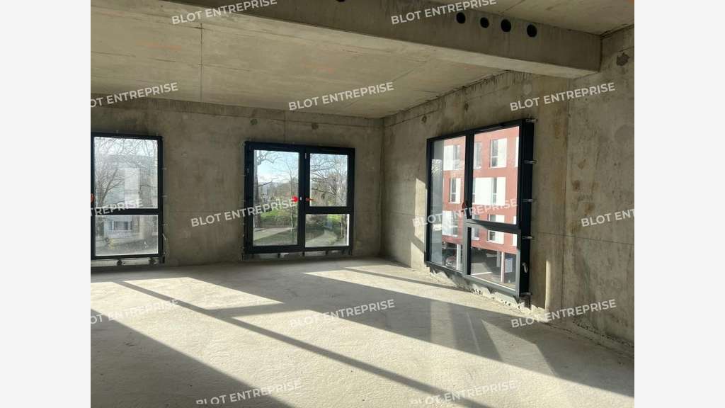A vendre bureaux de 220m² à Chartres-de-Bretagne