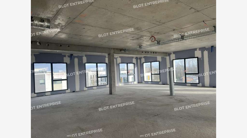A vendre bureaux de 220m² à Chartres-de-Bretagne