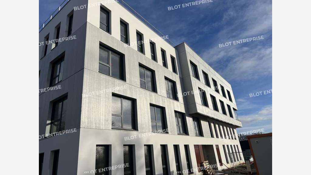 A vendre bureaux de 220m² à Chartres-de-Bretagne
