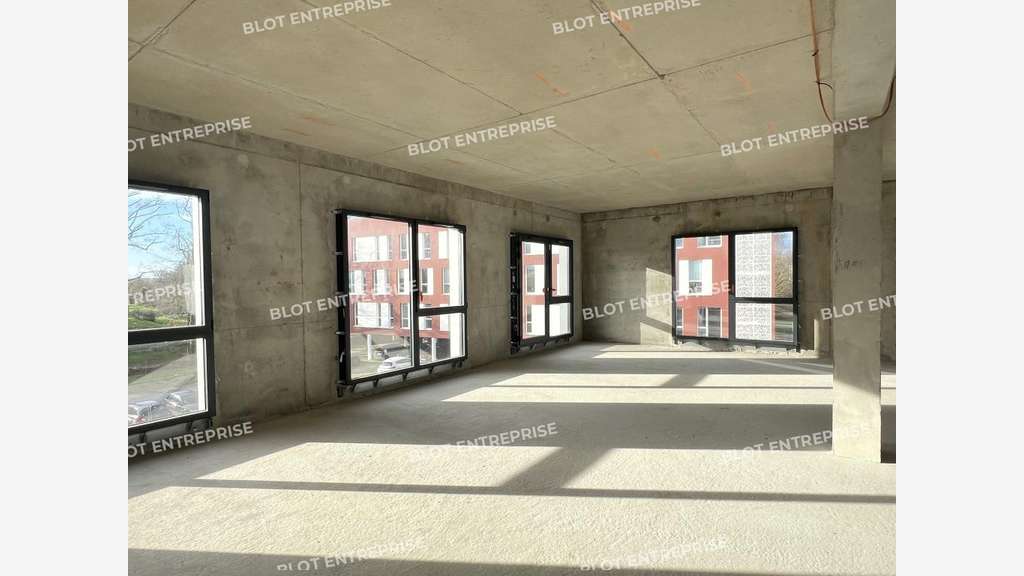 A vendre bureaux de 220m² à Chartres-de-Bretagne