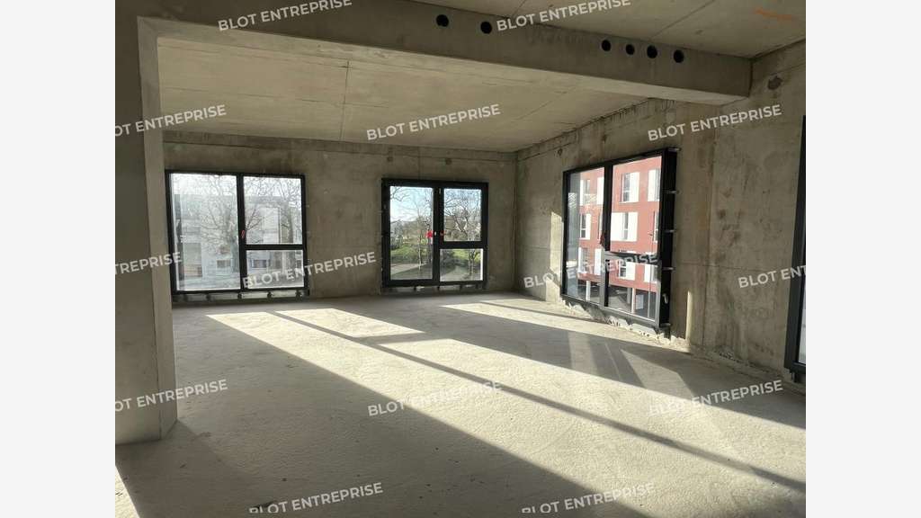 A vendre bureaux de 220m² à Chartres-de-Bretagne